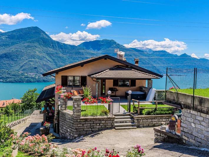 Ferienwohnung für 6 Personen, mit Balkon und Whirlpool sowie Terrasse und Pool