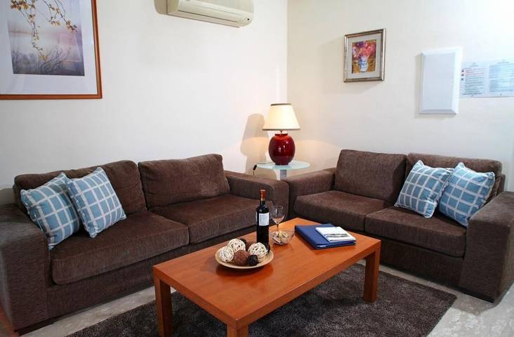 Villa pour 6 personnes, avec piscine ainsi que jacuzzi et jardin - 1