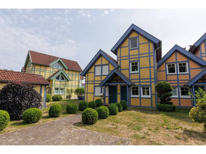 Bungalow für 6 Personen, mit Balkon/Terrasse und Balkon sowie Terrasse und Pool