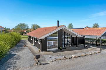 Ferienhaus für 6 Personen, mit Sauna und Terrasse sowie Whirlpool in Marielyst