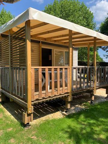 Gîte pour 4 personnes, avec terrasse et piscine ainsi que vue et jardin à Limeuil