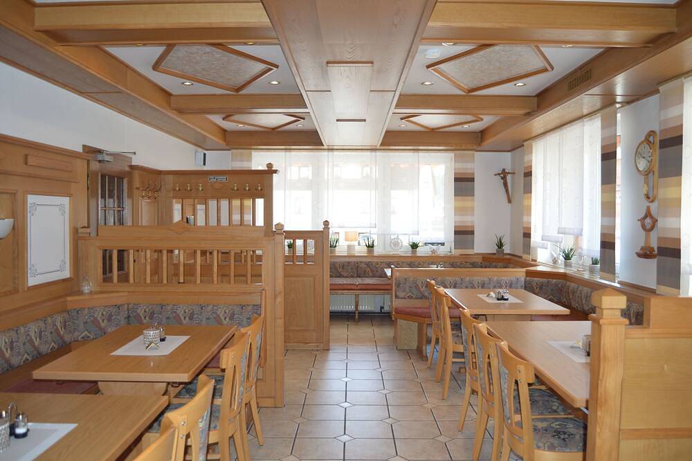 Einzelzimmer mit Balkon - Gasthof-Pension Fränkische Schweiz Obertrubach in Obertrubach, Frankenalb