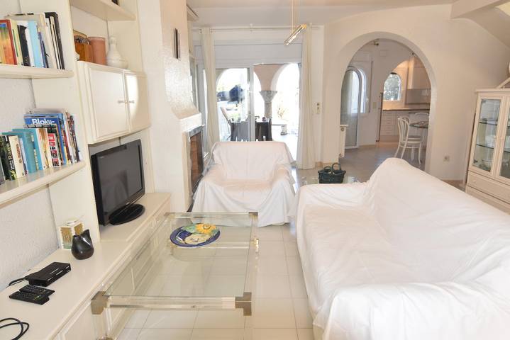 Casa rural para 6 personas, con vistas al mar además de jardín y terraza, Se admiten mascotas en Ampuriabrava - 3