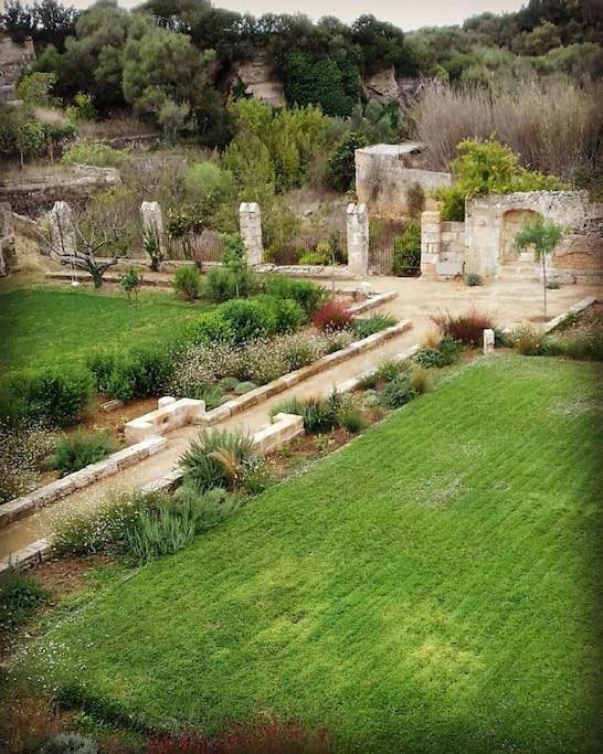 Location de vacances pour 8 personnes, avec piscine et jardin ainsi que vue et terrasse à Alaior - 2