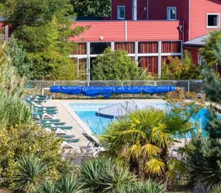 Gîte pour 6 personnes, avec Terrasse et Piscine à Chaveignes - 3