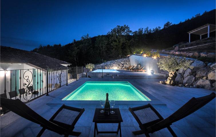 Location de vacances pour 14 personnes, avec piscine ainsi que jardin et terrasse à Buzet - 4
