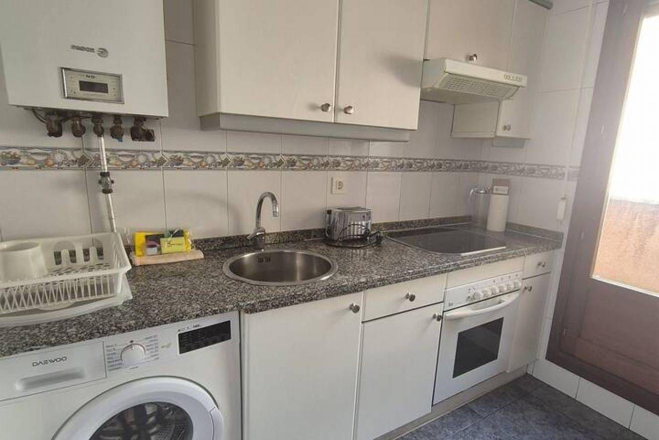 Apartamento entero, Encantador Apartamento con Wi-Fi y Cocina Equipada in Oviedo, Cordillera Cantábrica