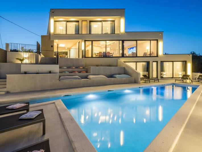 Ferienhaus für 8 Personen, mit Pool und Garten in Marina