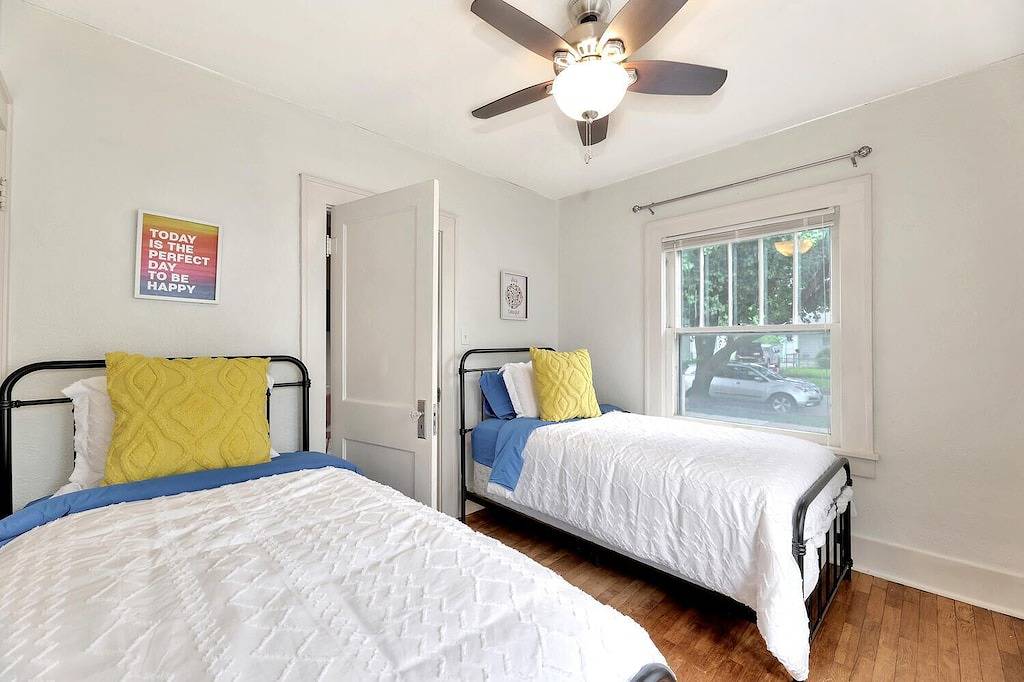 Boho Funky Bunk with Game room and Hot Tub in Wichita, Kansas