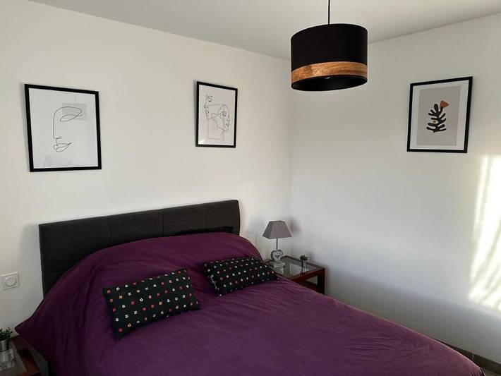 Gîte pour 2 personnes, avec terrasse ainsi que piscine et vue à Halsou - 3