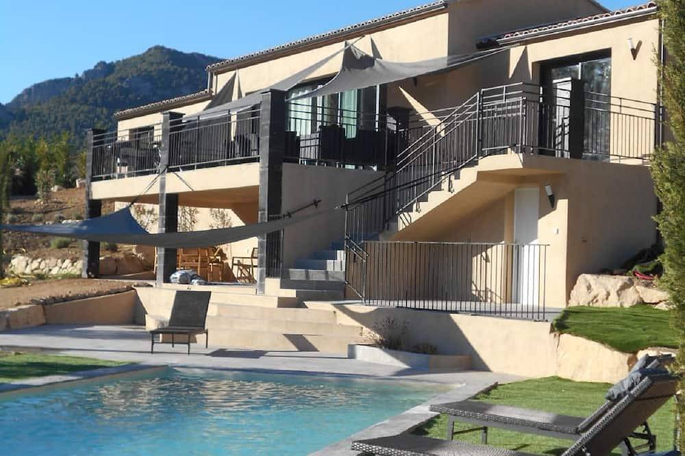 Villa moderne avec piscine privée au milieu des collines en Drôme Provençale sud in Propiac, Région de nyons