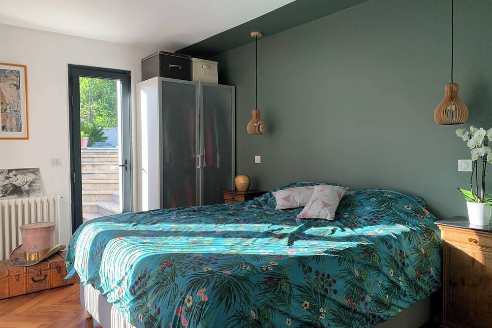 In the heart of the Bordeaux region, family home with swimming pool in Floirac, Bordeaux region