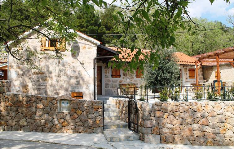 Ferienhaus für 8 Personen, mit Terrasse und Sauna sowie Garten, mit Haustier in Starigrad Paklenica - 2