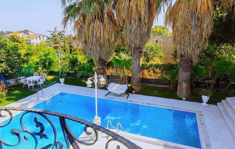 Villa pour 14 personnes, avec vue ainsi que jardin et piscine, animaux acceptés à Istanbul - 2