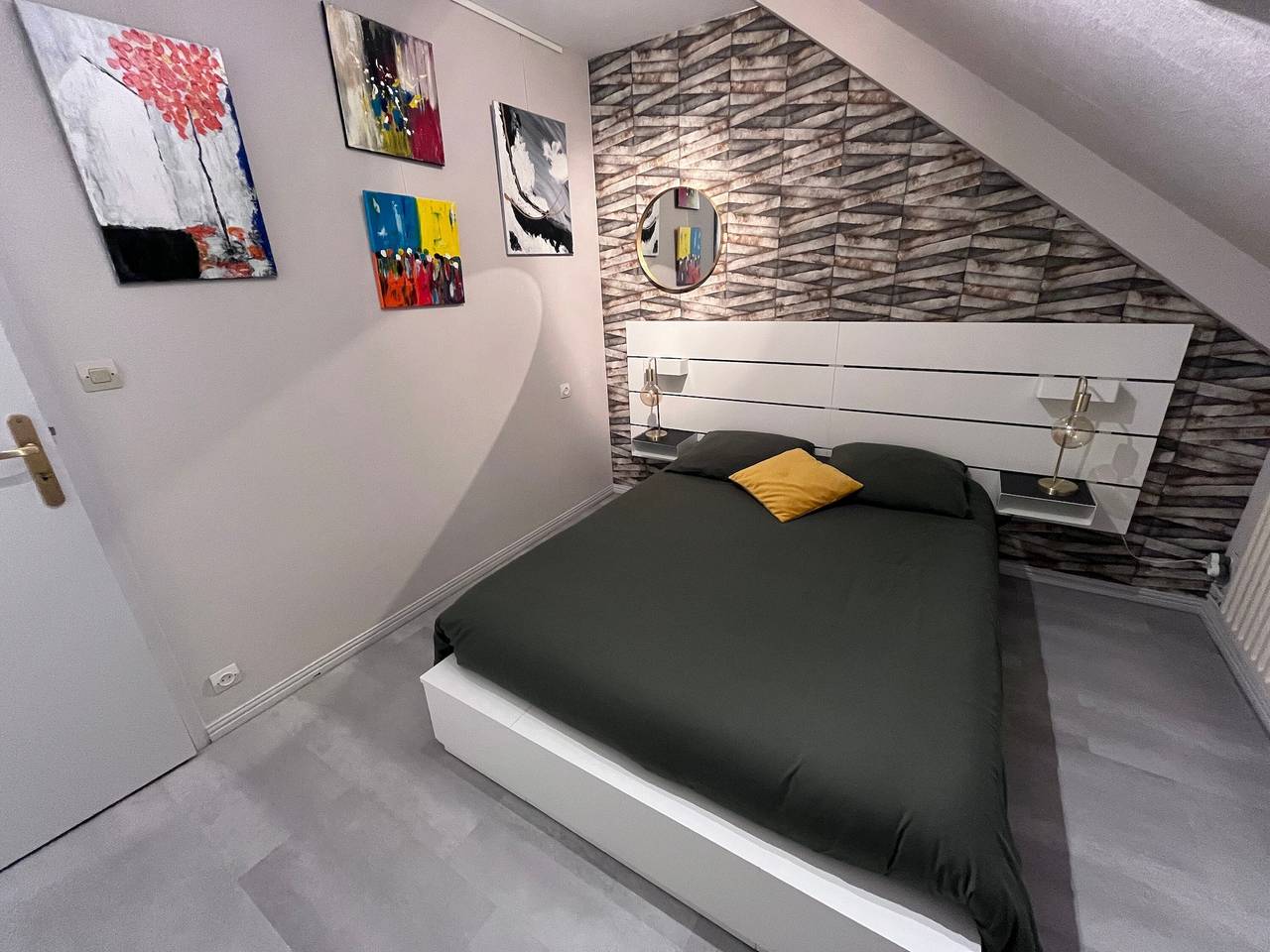 Chambre « Pause Tranquille - Chambre 1 » avec terrasse partagée, jardin partagé et Wi-Fi in Sablé-sur-Sarthe, Sarthe