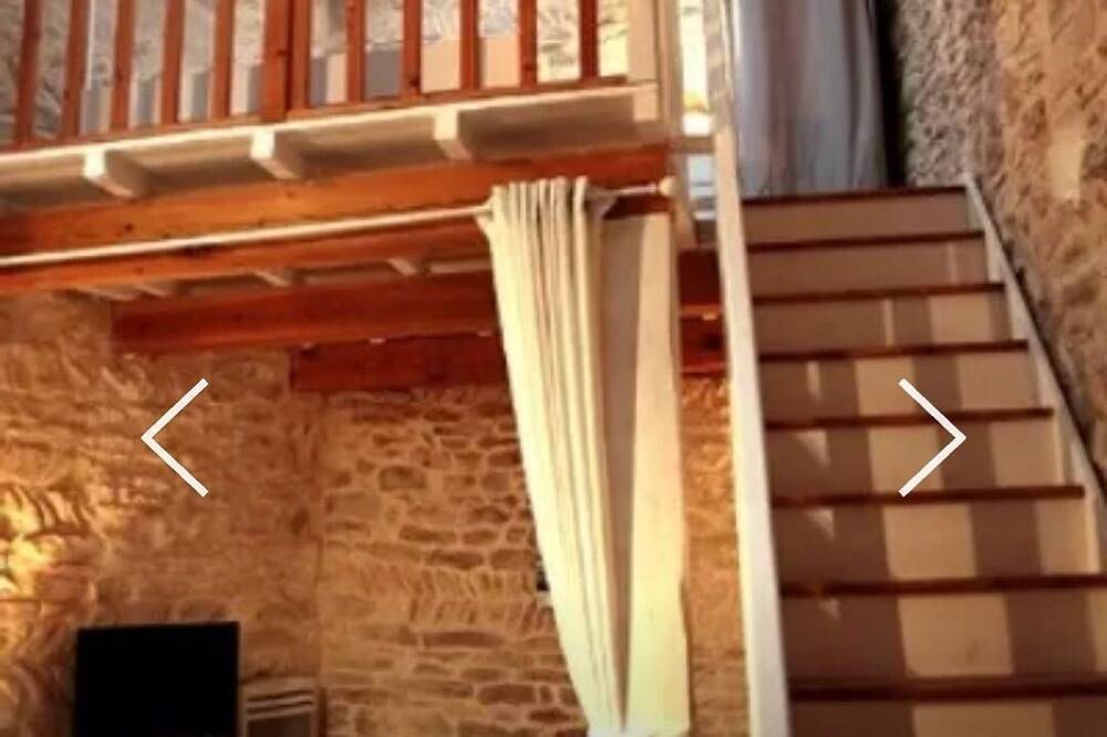 Village house with roof terrace. in Tavel, Region de Nimes