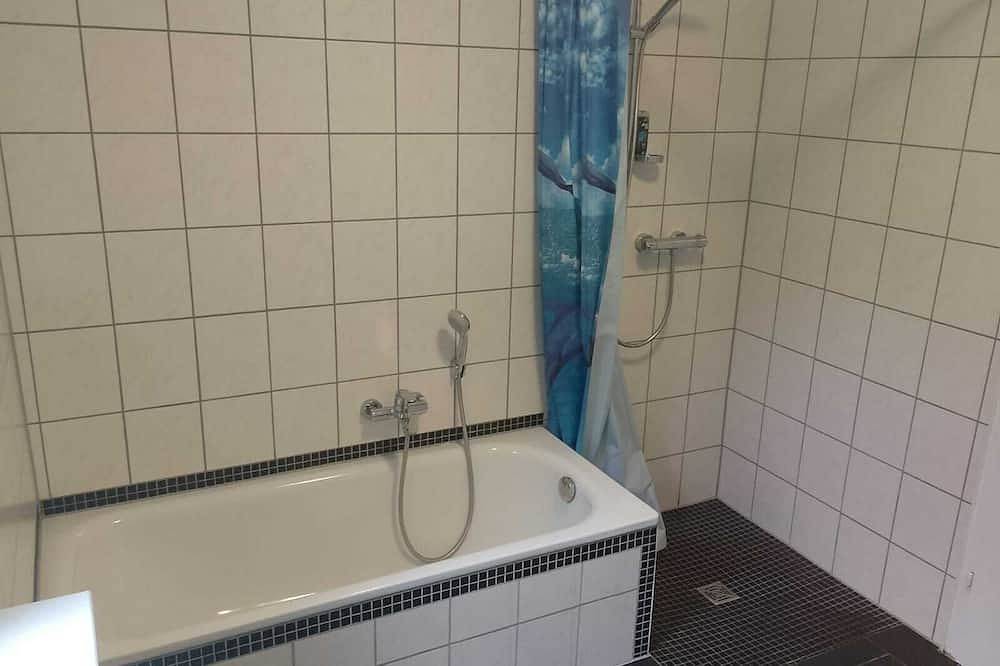 Entire apartment, Naturnahe Ferienwohnung mit Außenbereich. Haustierfreundlich! in Bad Peterstal-Griesbach, Central Black Forest