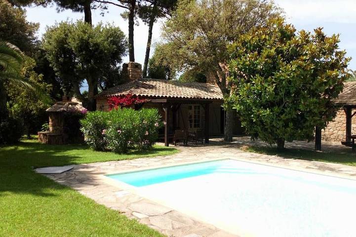 Location de vacances pour 10 personnes, avec jardin ainsi que jacuzzi et balcon dans Plage de Saint Cyprien (Lecci) - 3