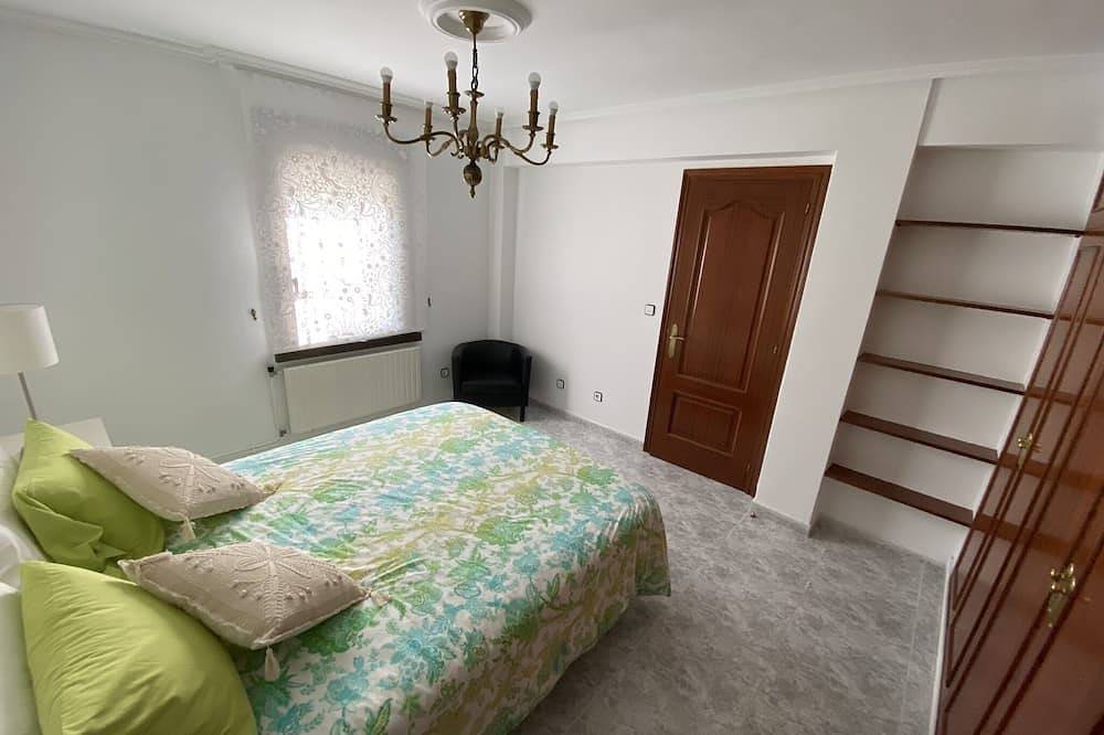 Mera, casa con gran jardín a 300 metros de la playa. in Serantes, Oleiros (Espanha)