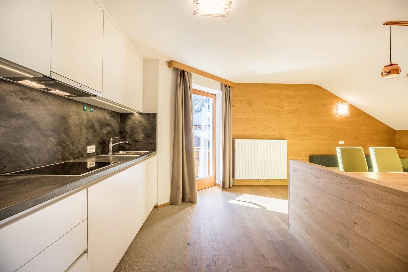 Ganze Wohnung, Ferienwohnung "Rosalpina 3" in der Mitte des Skigebiets mit Bergblick, Wlan & Balkon in San Vigilio di Marebbe, Enneberg