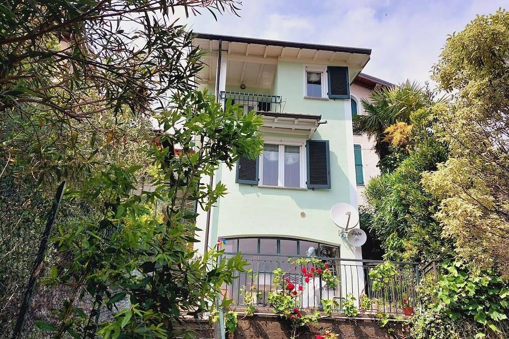 Atemberaubendes alleinstehendes Ferienhaus für 3 Gäste mit  W-Lan, Tv, Terrasse und Parkplatz in Olgiasca, Colico