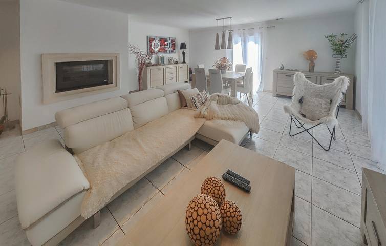 Moderne Wohnung mit Pool, Parkplatz und Terrasse in Cessenon-sur-Orb in Cessenon-sur-Orb, Mittelmeerküste (Frankreich)