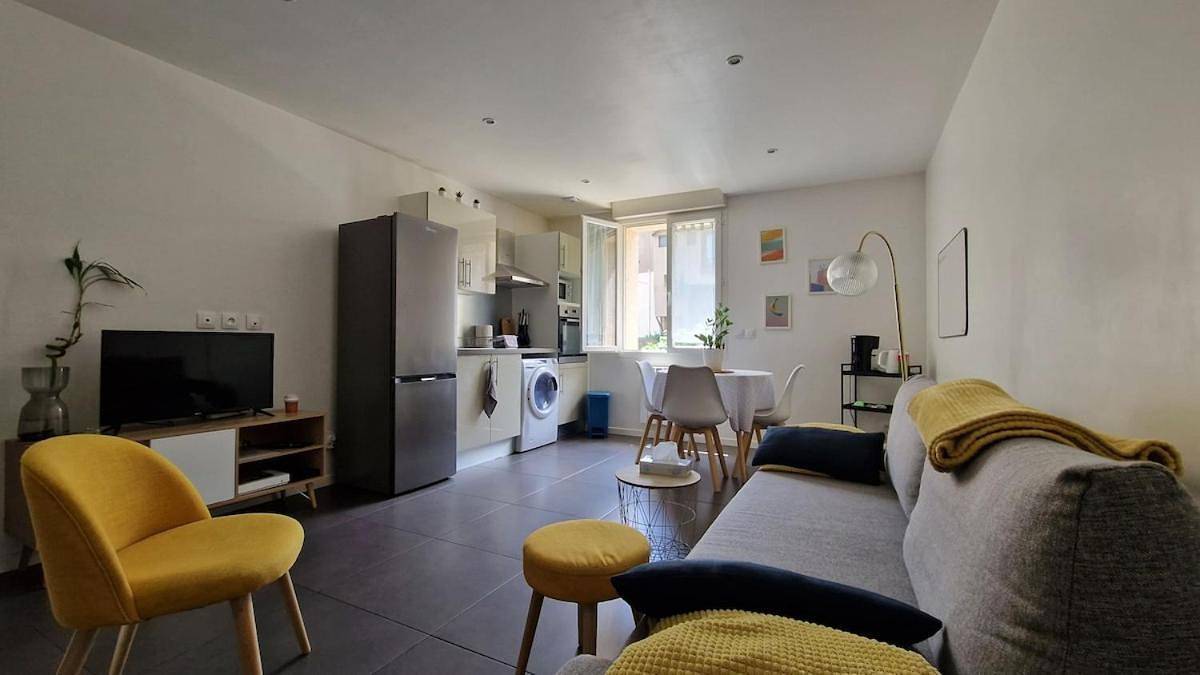 Appartement entier, Two-Bedroom Apartment in Saint-Fons, Lyon et ses environs