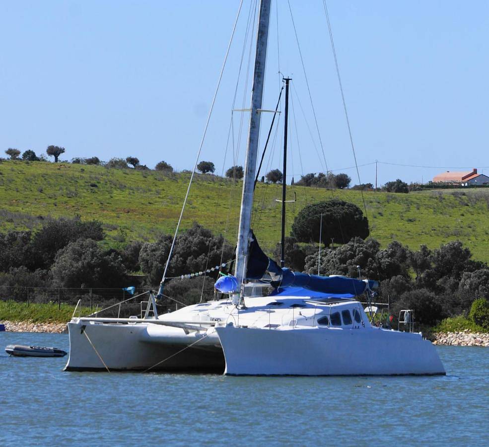 Cabines Catamaran Breakfast-Brunch Included, Optional Lunch & Dinner in Alvor, Distrito de Faro