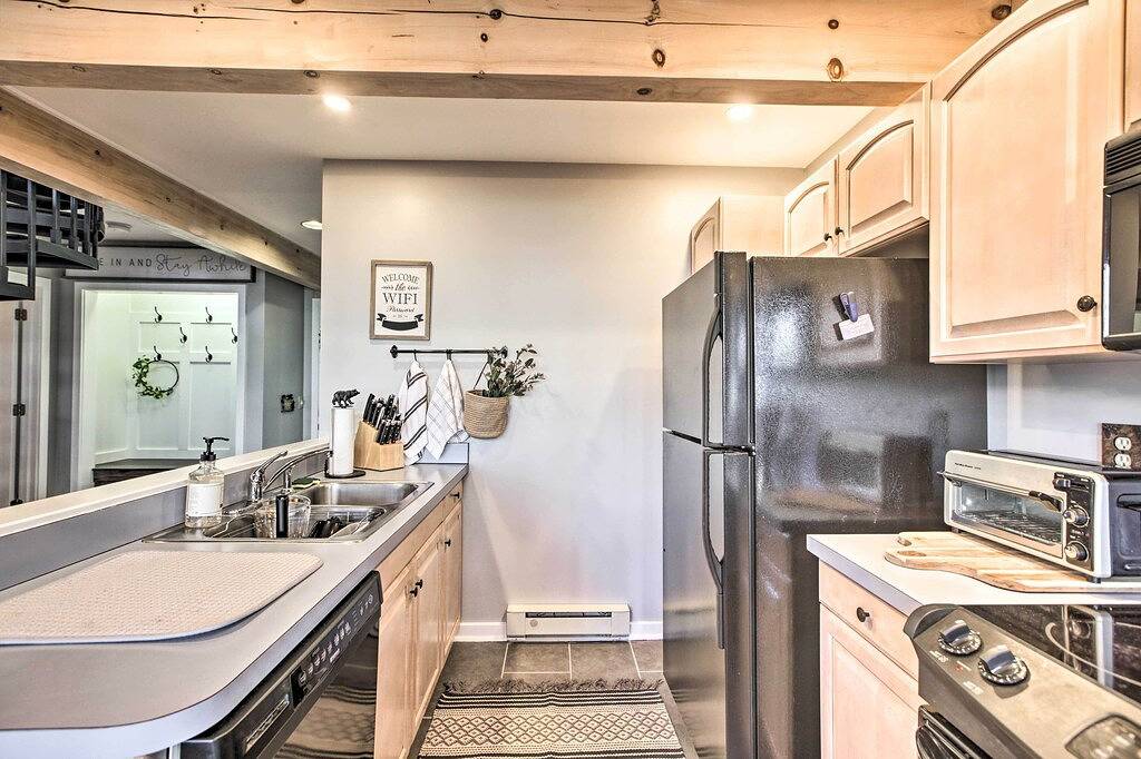 Serene Hideaway with Views, 1 Mi to Hike & Ski! in Wintergreen, Nelson County