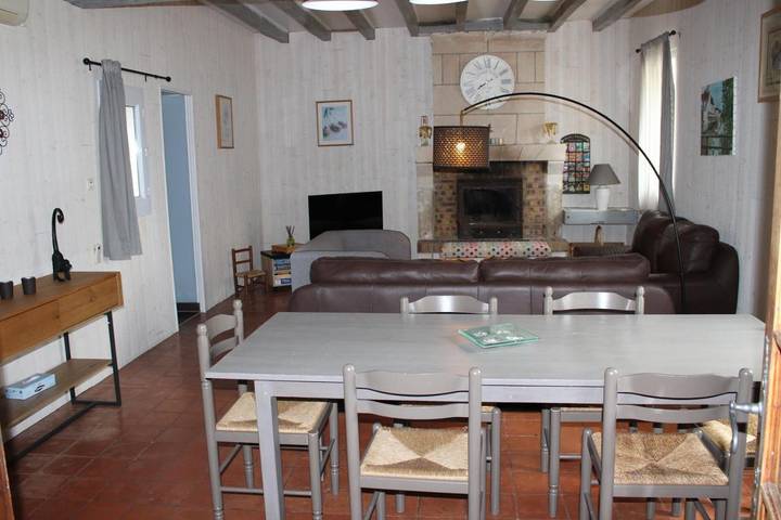 Location de vacances pour 8 personnes, avec piscine et jardin, adapté aux familles à Betz-le-Château