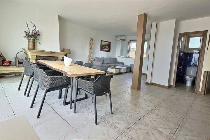 Location de vacances pour 8 personnes, avec terrasse dans Plage du Casino - 4