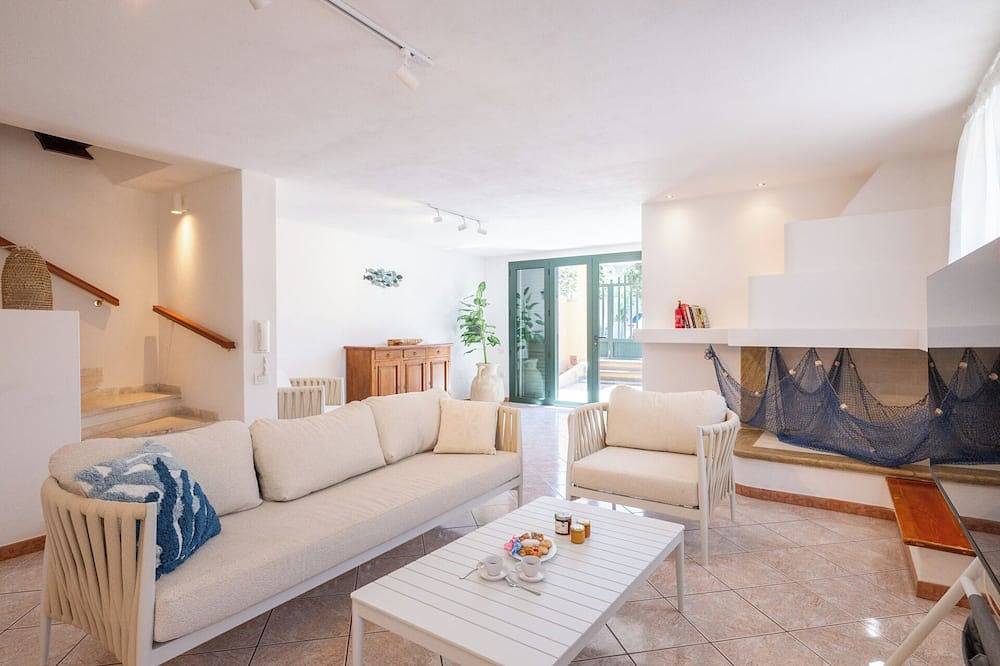 Just 50 steps from the beach: Vacation Home for 9 Guests & Bbq in Mandriola, San Vero Milis