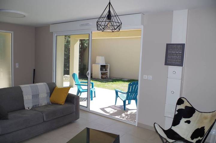 Helles Ferienhaus mit Terrasse, Garten und Parkplatz in Lédenon, Nimes und Umgebung