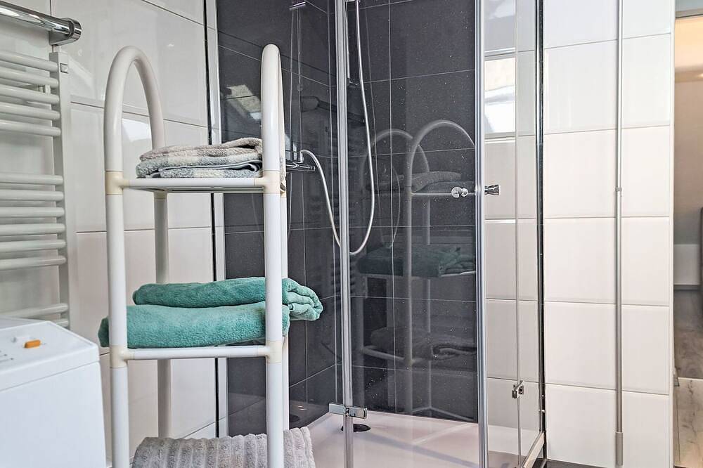 Ganze Wohnung, Schöne Wohnung für 2 Leute mit  W-Lan, Tv, Haustiere erlaubt und Parkplatz in Bad Ischl, Traunviertel