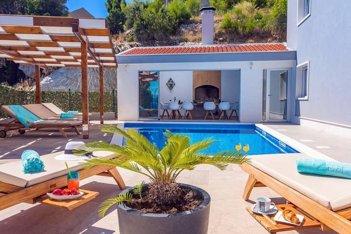 Villa für 10 Personen, mit Meerblick und Balkon/Terrasse sowie Pool in Split-Dalmatien - 3