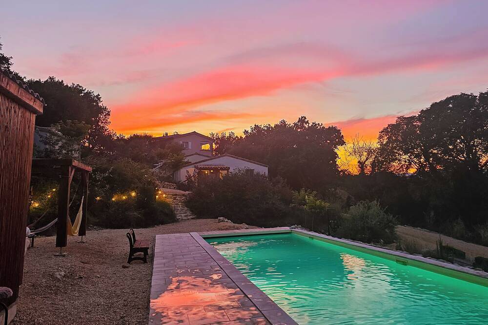Domaine au sud Ardeche avec 4 gites independant, grande piscine, poolbar, in Banne, Parc national des Cévennes