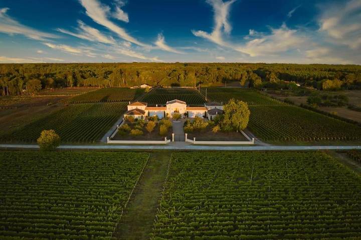 Gîte pour 2 personnes, avec Balcon et Jacuzzi ainsi que Terrasse et Jardin à Saint-Laurent-Médoc