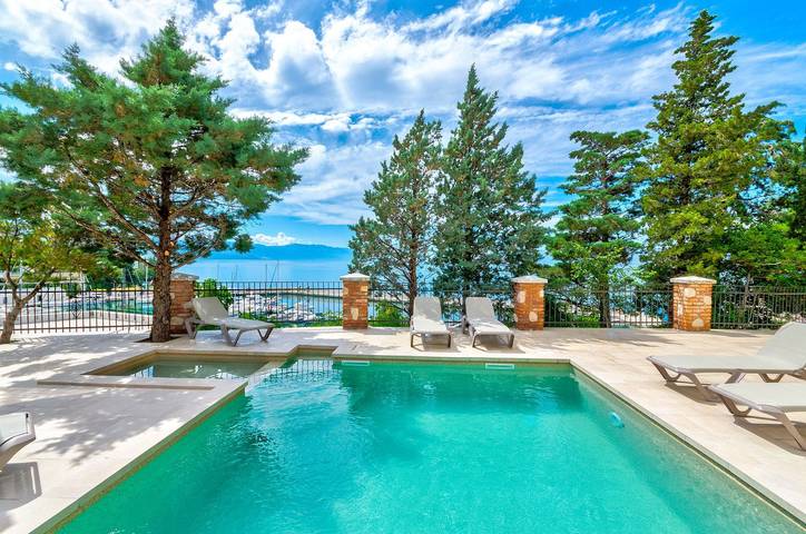 Ferienwohnung für 4 Personen, mit Whirlpool und Terrasse sowie Garten und Pool in Kvarner Bucht