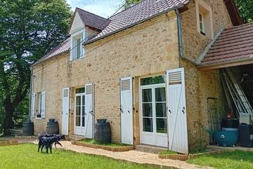 Gîte pour 8 personnes, avec terrasse ainsi que jardin et piscine, animaux acceptés à Carlux