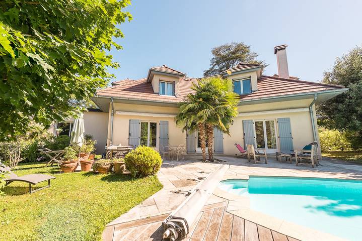 Maison de vacances pour 12 personnes, avec jardin et piscine à Annecy-le-Vieux
