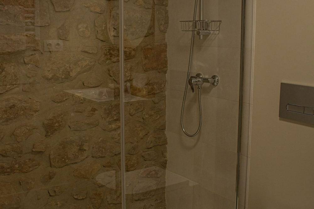 Entire apartment, The House of the Miracle. 2 bedroom penthouse. in Balaguer, Noguera