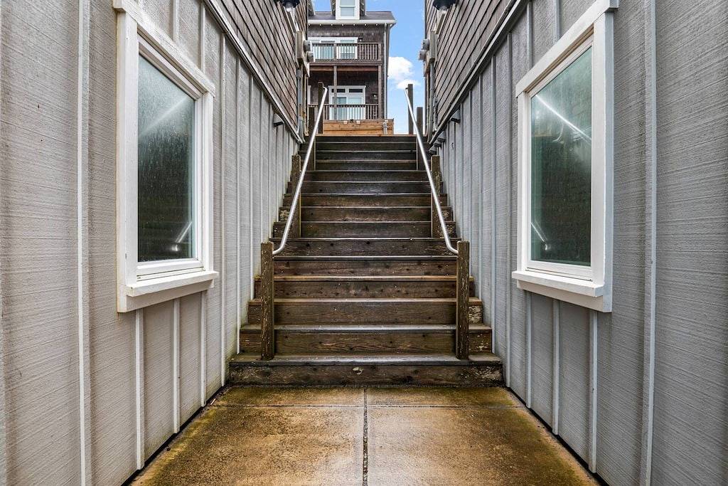 Expansive Ocean Views From Home and Hot Tub, Pet Friendly, Private Deck, Fireplace, Steps From Beach in Lincoln Beach, Lincoln County (OR)