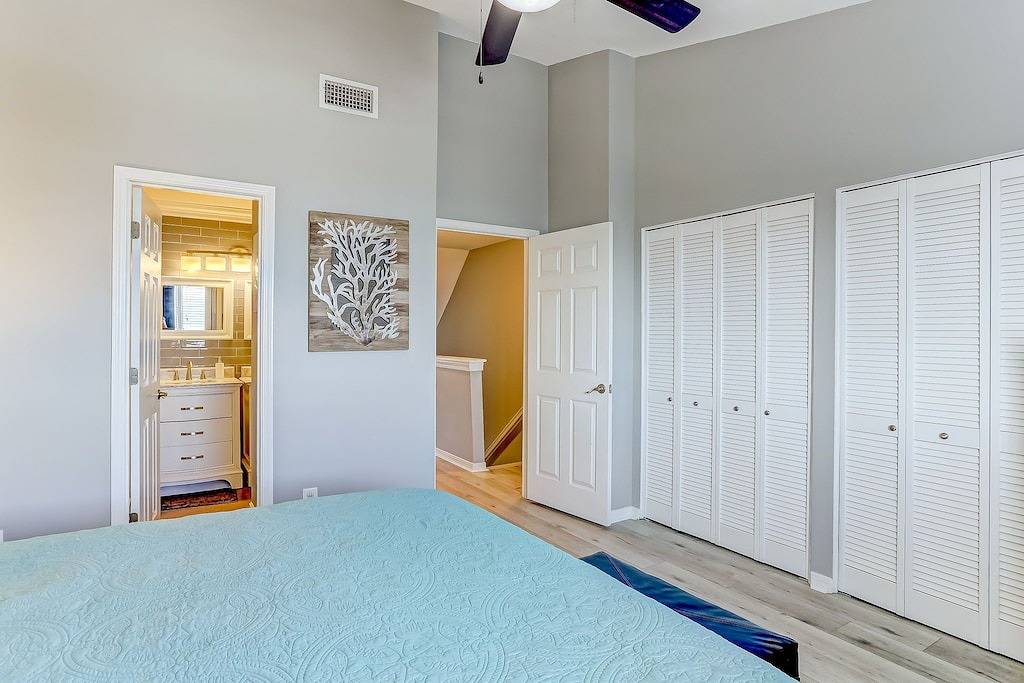 Ganze Wohnung, Renovated Ocean Front 2-Geschichte Eigentumswohnung - Zugang zu Amelia Island Golf & Beach Club in American Beach, Amelia Island