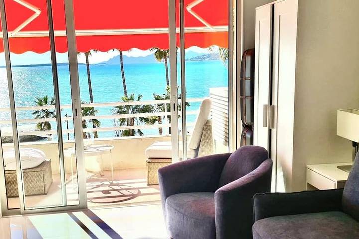 Appartamento intero, Studio with exceptional sea view opposite the beach of the Juan les pins pier in Juan-les-Pins, Antibes