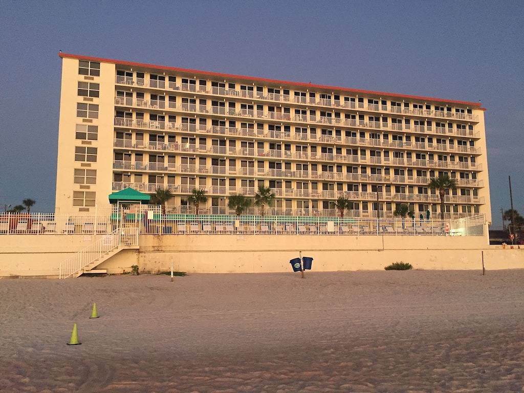Ganze Wohnung, Ocean Front w / Balkon - das \"wie süß es ist!\" Wohnung mit atemberaubender Aussicht in Daytona Beach, Florida