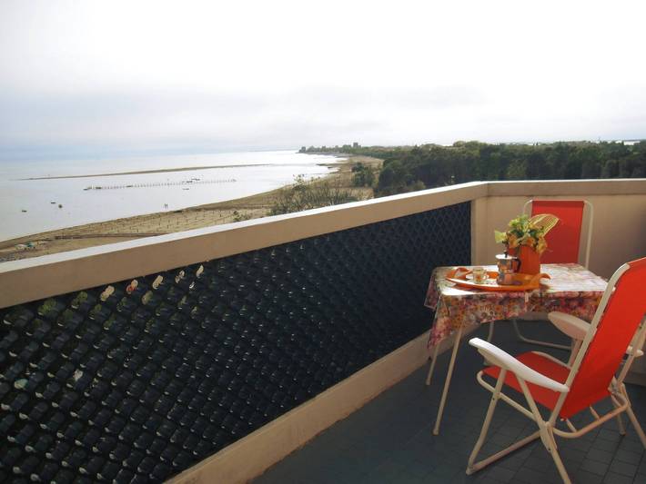 Ferienwohnung für 4 Personen, mit Meerblick und Balkon/Terrasse sowie Ausblick in Grado Pineta