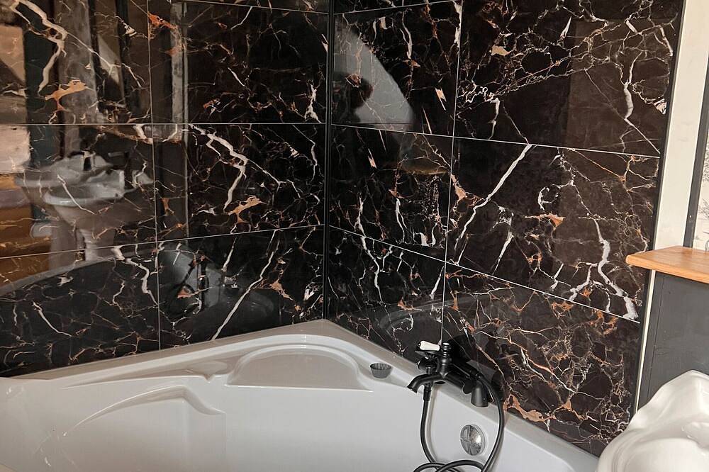 Chambre d'hôtes 'Très Belle Suite Familiale' avec piscine partagée, terrasse privée et Wi-Fi in Luynes, Région de Tours
