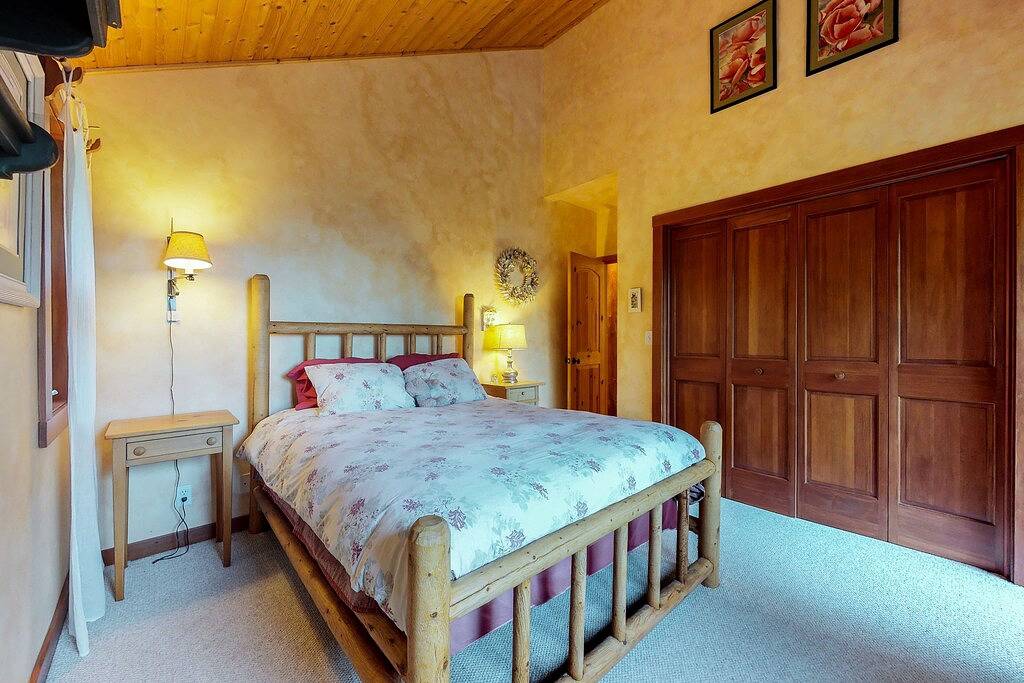 Schöne, abgelegene Haus mit Blick auf die Bucht - beobachten Sie den Sonnenuntergang von Ihrem Deck in Orcas Island