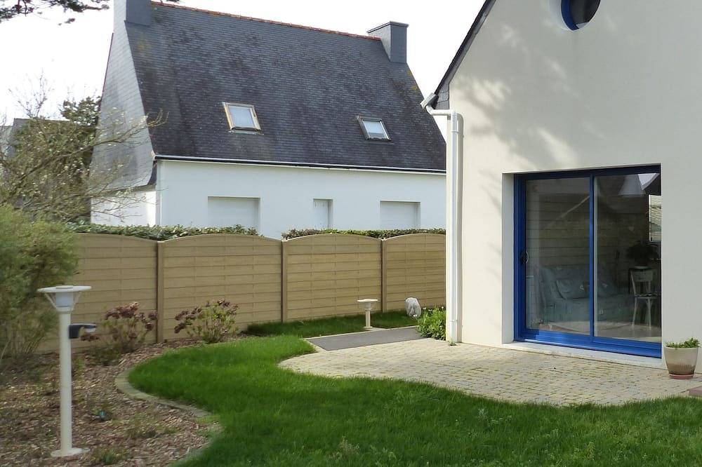 Appartement entier, Appartement de plain pied  2 personnes , mitoyen aux propriétaires, 300 m  mer in Loctudy, Côte de Cornouaille