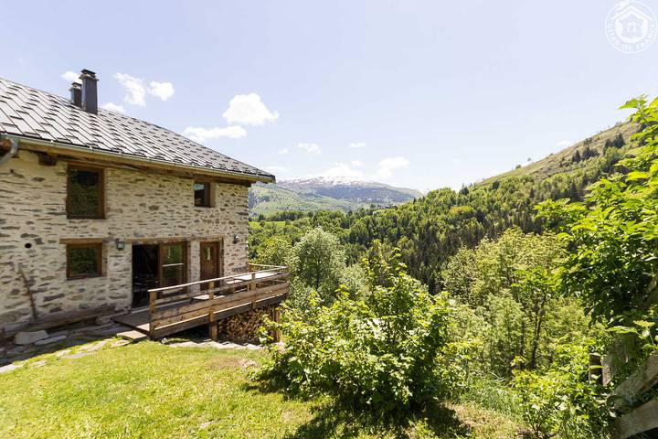 Gîte pour 14 personnes, avec sauna ainsi que terrasse et jardin à Saint-Jean-de-Belleville